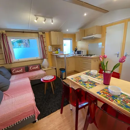 Le Lolipop אתר קמפינג קפברטון